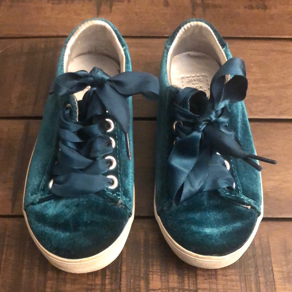 Velvet Green sneakers toddler size 9